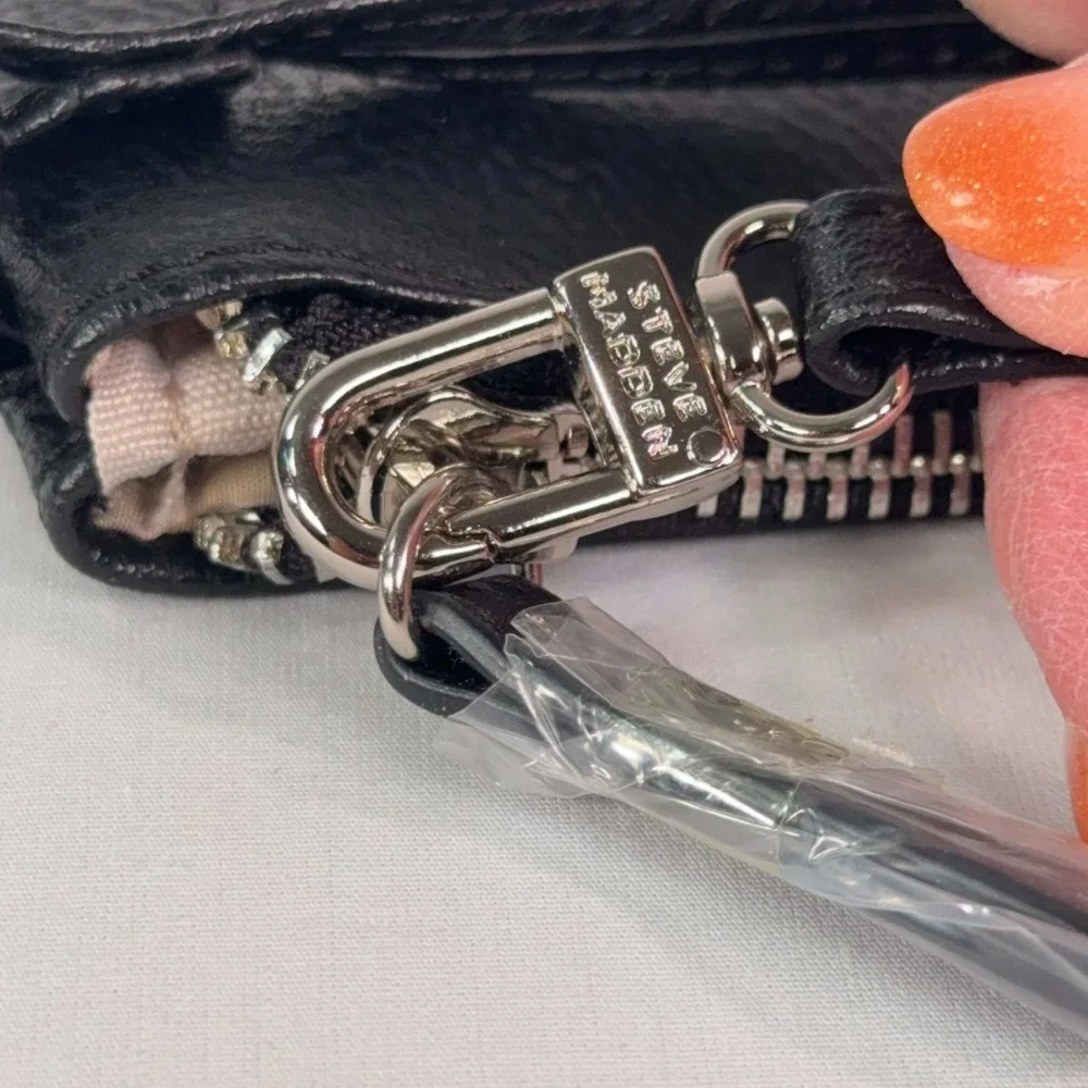 Steve Madden Black Zipper Wristlet New Without Tags!